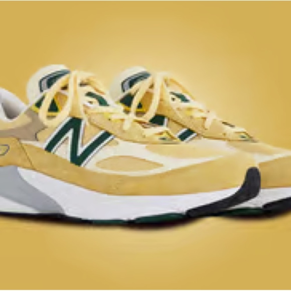 New Balance 990v6 Size 8W Yellow/ Mint